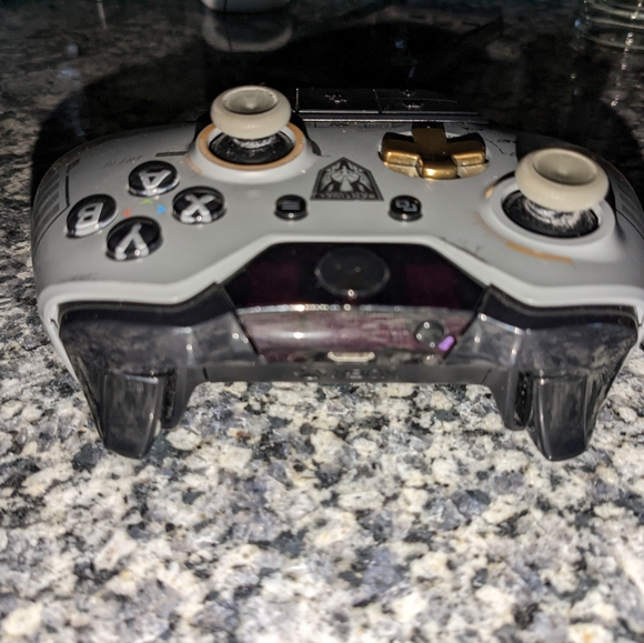 Xbox One Limited Edition COD Advance Warfare controller - Picture 3 of 3